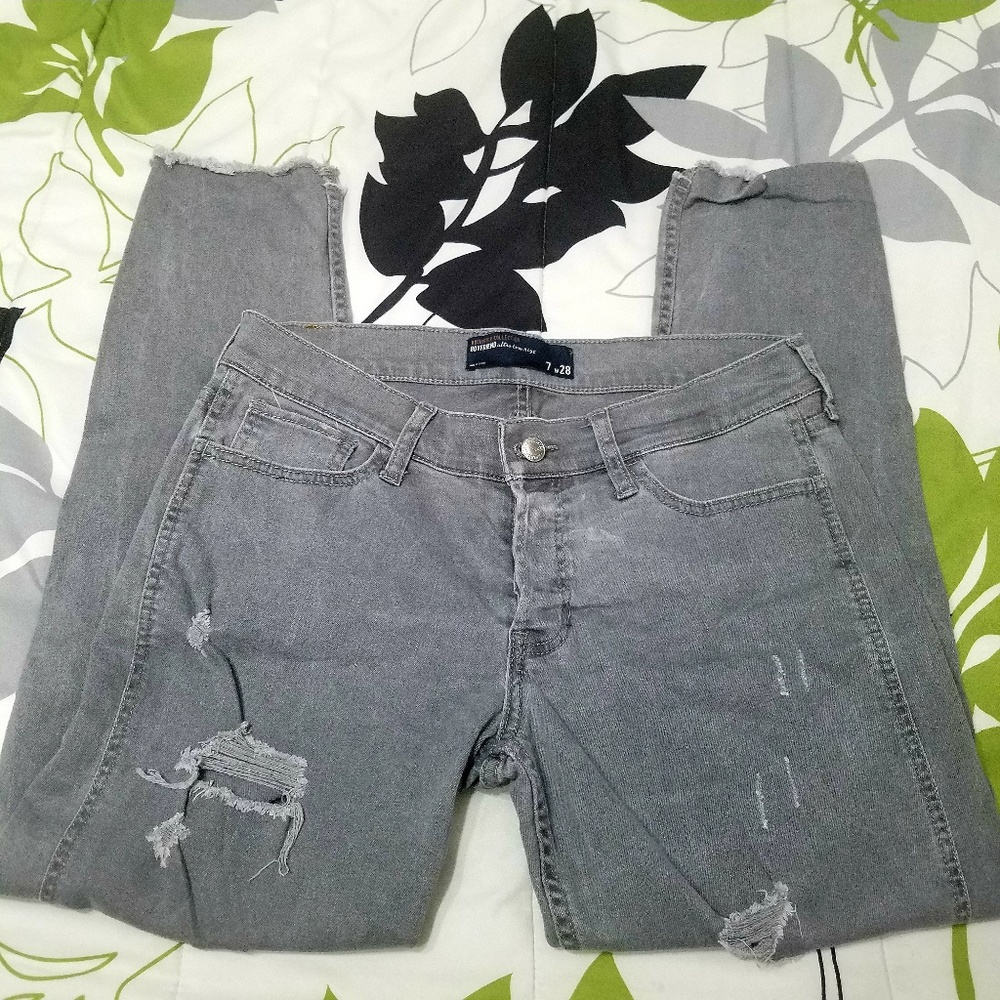 4/$25🛑Hollister distressed boyfriend jeans 7w /28